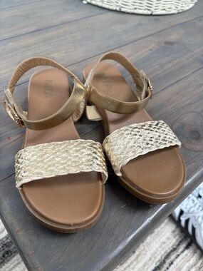 Girls size 1 Gold Braided Strap Sandals by Mia